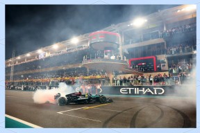 F1车队刷新世界纪录，海港教练激动落泪！(香港f1车队)-九游娱乐