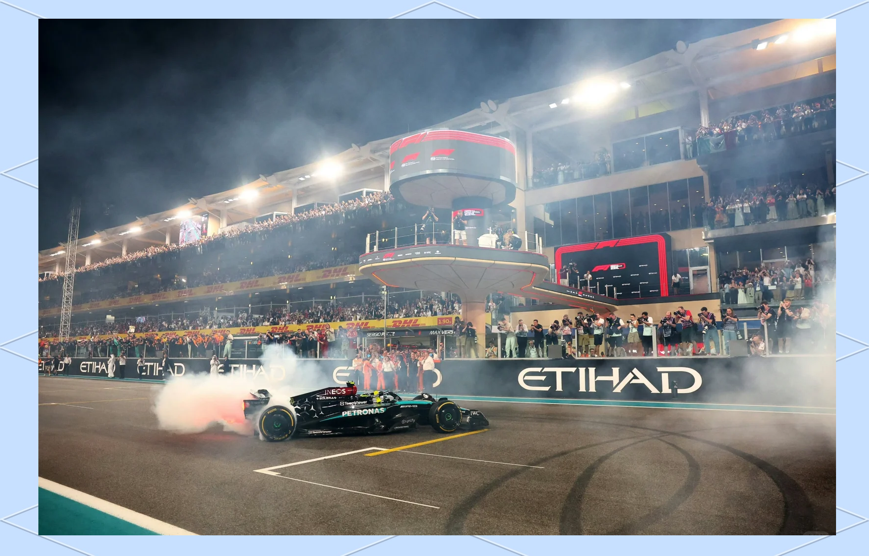 F1车队刷新世界纪录，海港教练激动落泪！(香港f1车队)