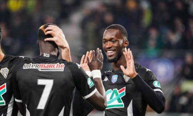 里昂加时末段手感冰凉；志在法甲名次提升；目标明确；轮换策略成焦点的简单介绍