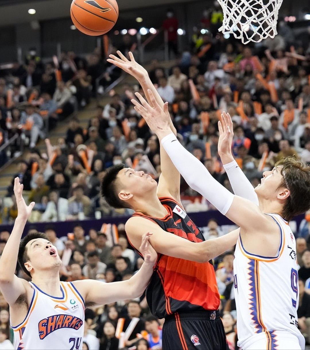 关于冲刺阶段体能课后;北京首钢内部沟通备战CBA季后赛;态度坚定;身体对抗强度拉满的信息 关于冲刺阶段体能课后;北京首钢内部沟通备战CBA季后赛;态度坚定;身体对抗强度拉满的信息